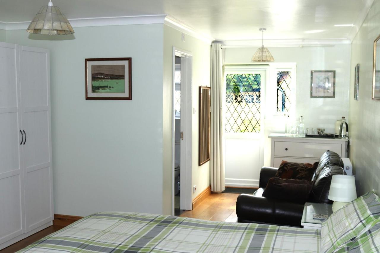 Highworth House Bed & Breakfast Swindon Ngoại thất bức ảnh