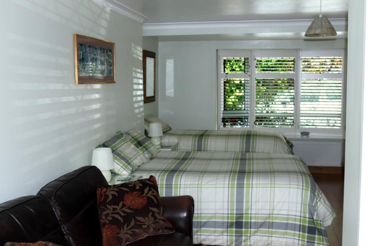Highworth House Bed & Breakfast Swindon Ngoại thất bức ảnh