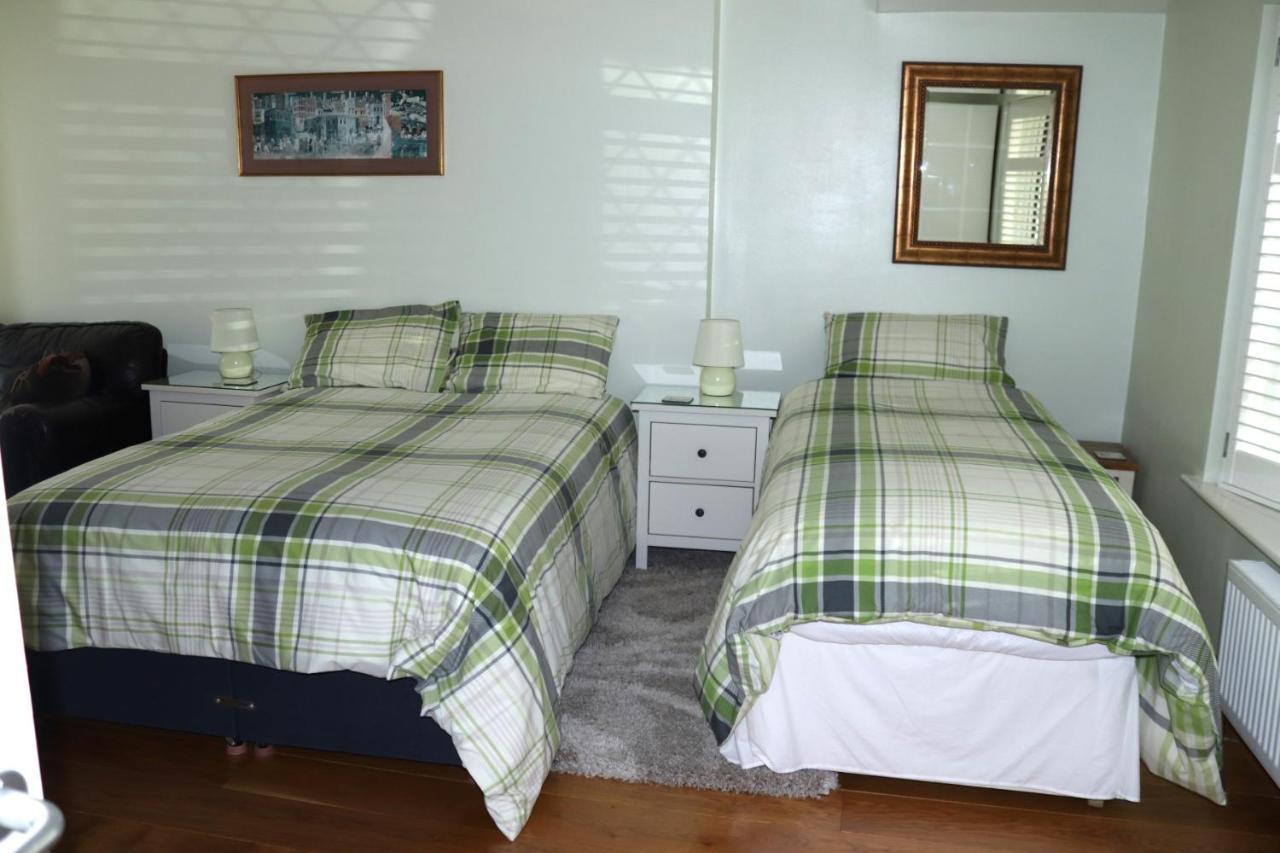 Highworth House Bed & Breakfast Swindon Ngoại thất bức ảnh