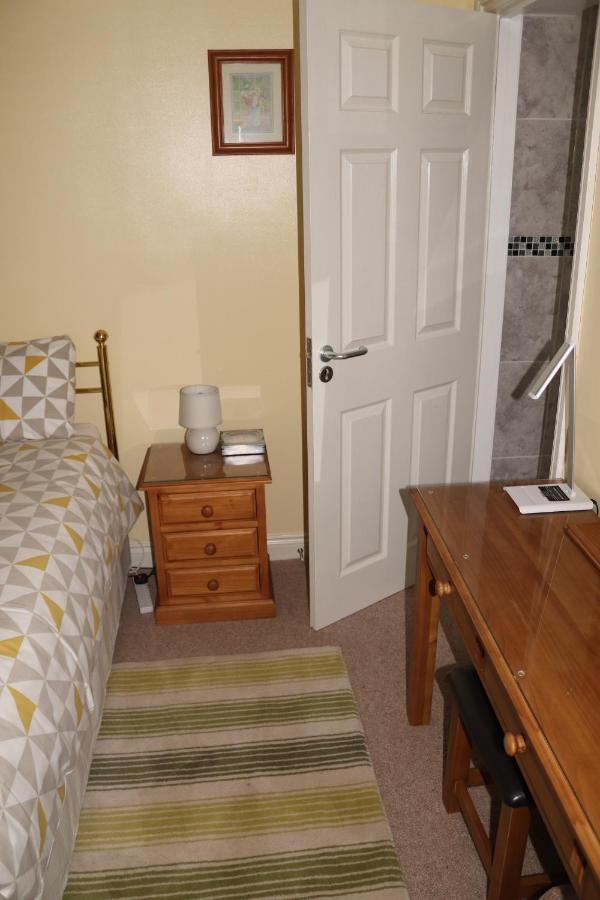 Highworth House Bed & Breakfast Swindon Ngoại thất bức ảnh