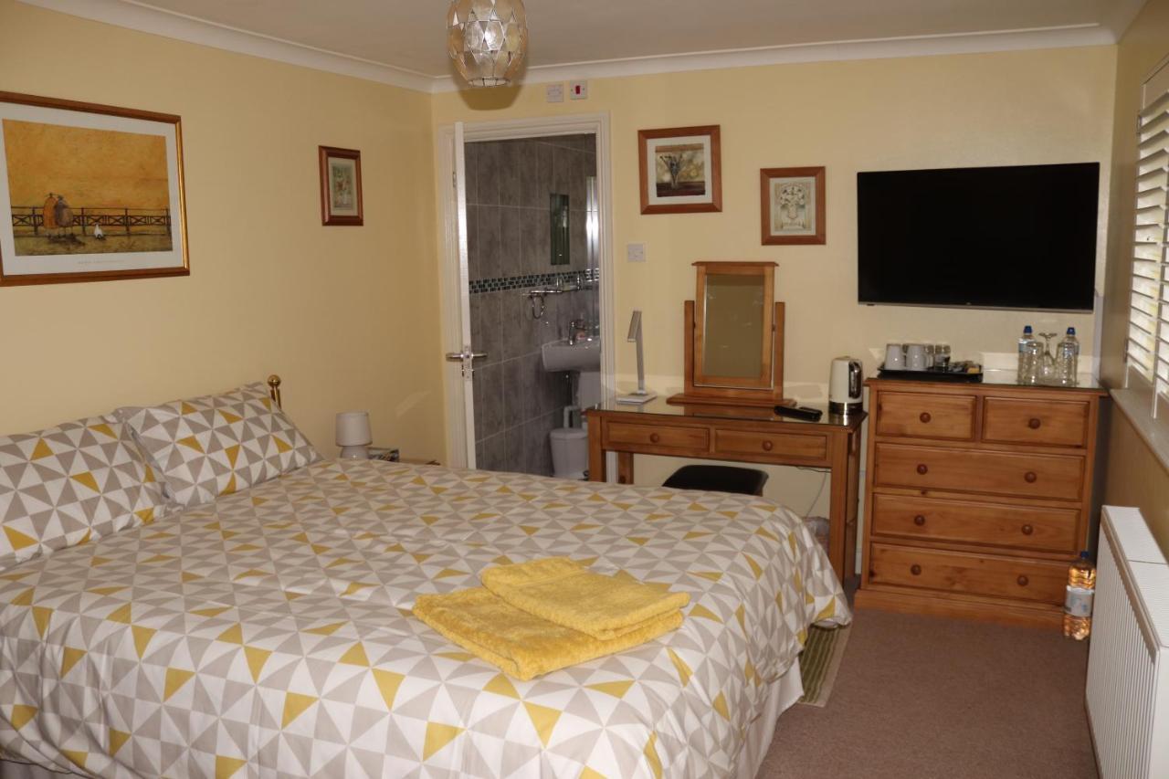 Highworth House Bed & Breakfast Swindon Ngoại thất bức ảnh