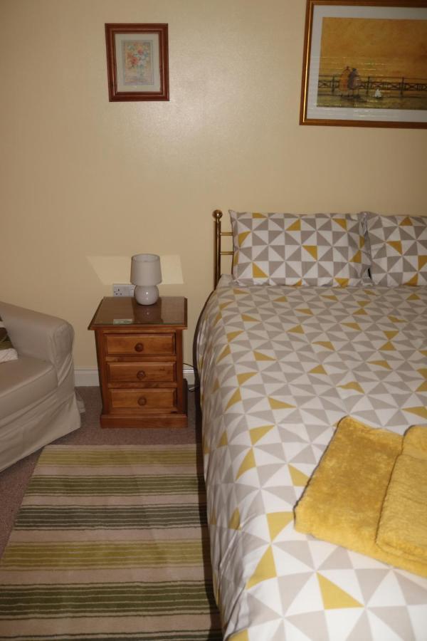 Highworth House Bed & Breakfast Swindon Ngoại thất bức ảnh