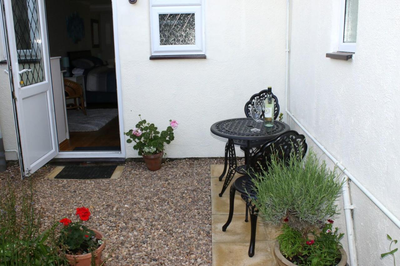 Highworth House Bed & Breakfast Swindon Ngoại thất bức ảnh