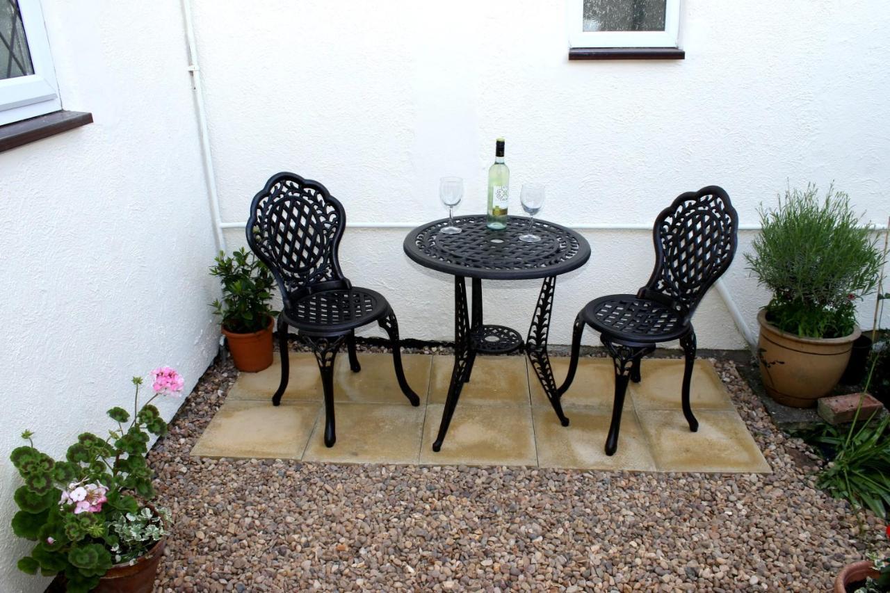 Highworth House Bed & Breakfast Swindon Ngoại thất bức ảnh