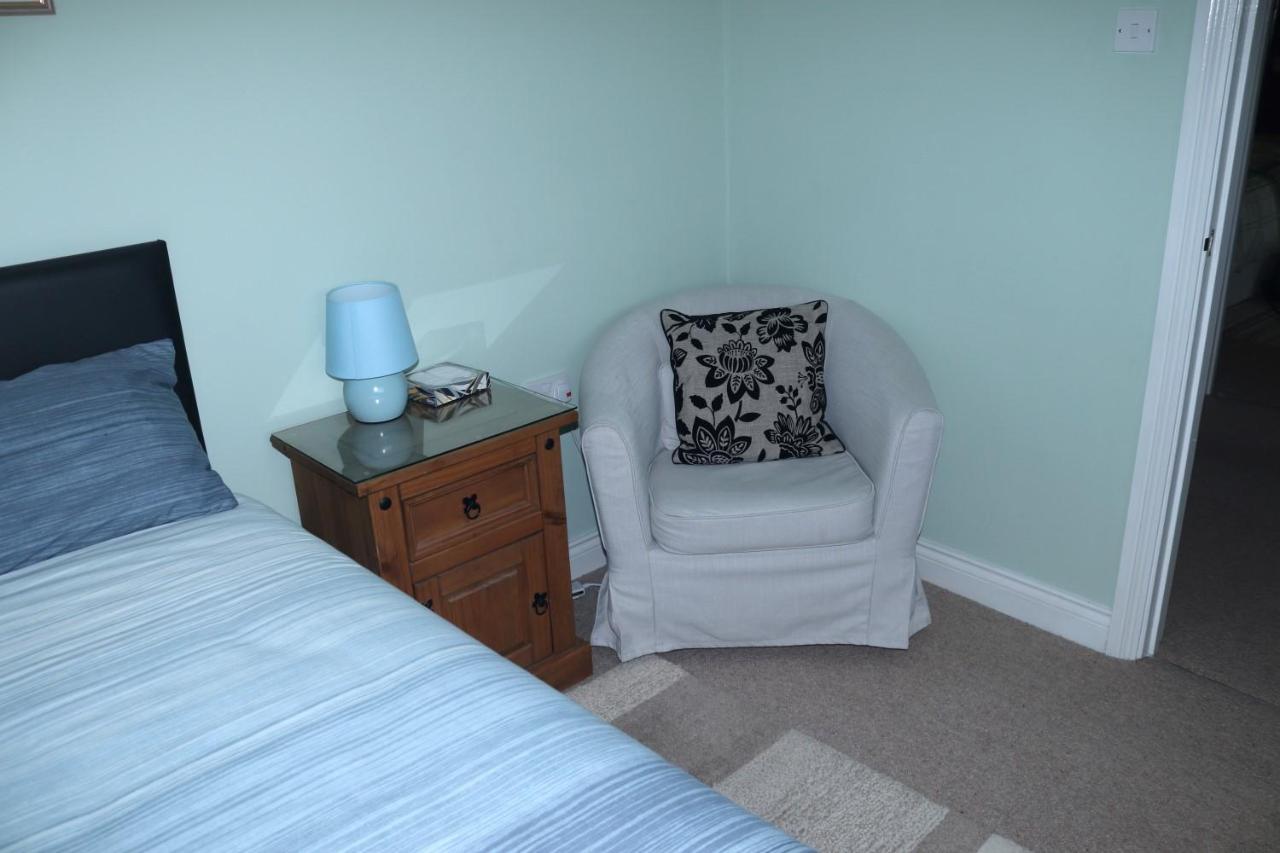 Highworth House Bed & Breakfast Swindon Ngoại thất bức ảnh
