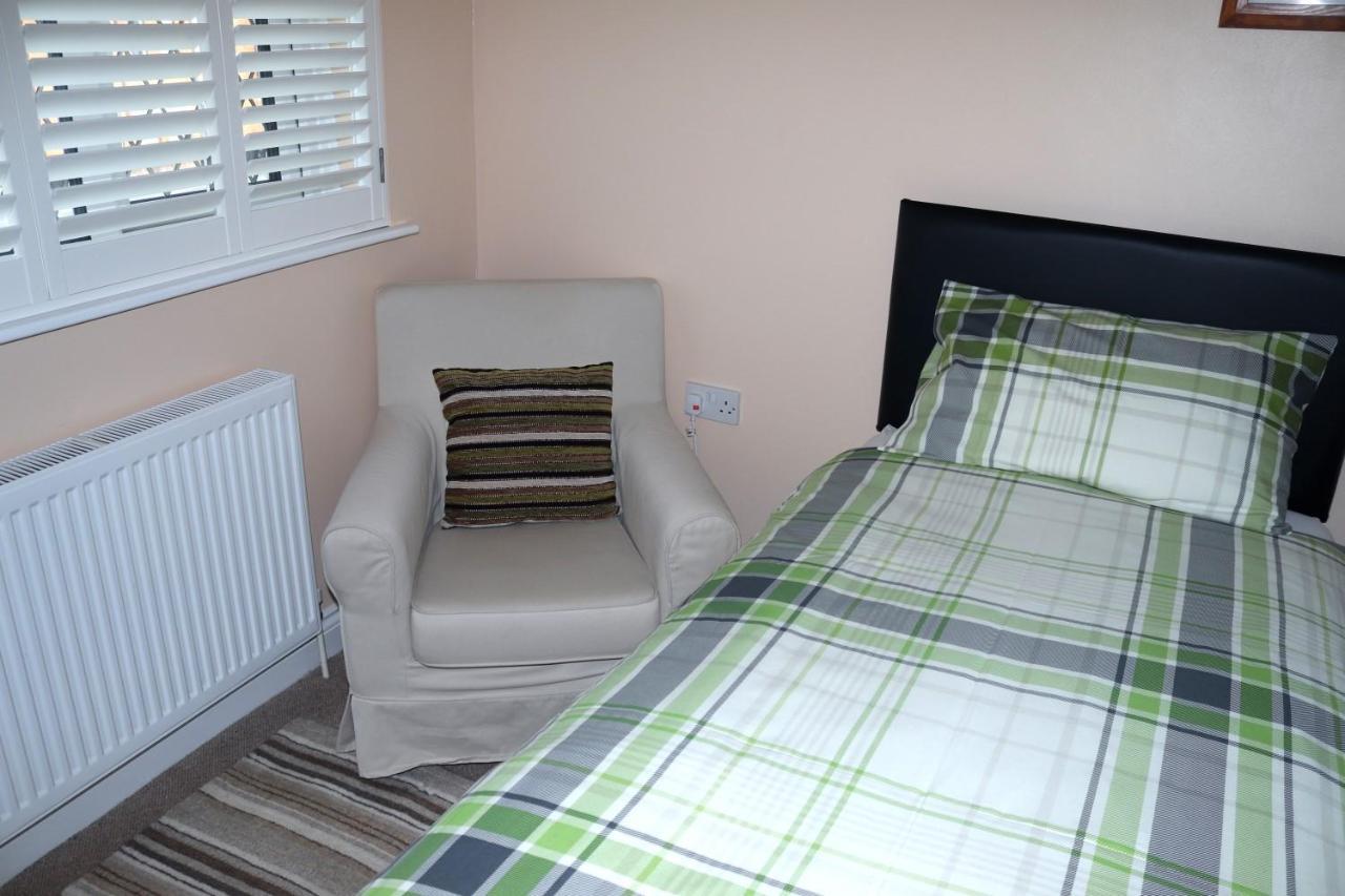 Highworth House Bed & Breakfast Swindon Ngoại thất bức ảnh