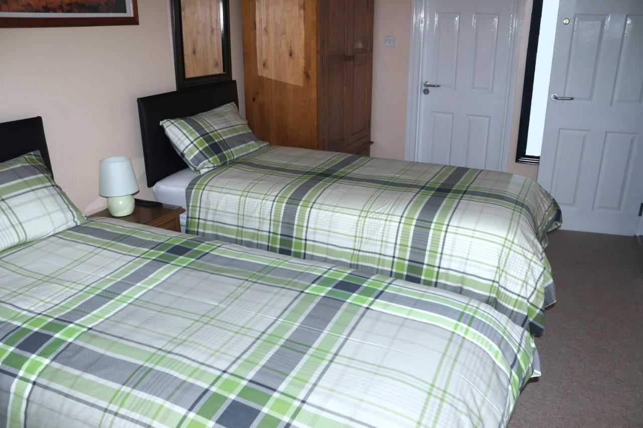 Highworth House Bed & Breakfast Swindon Ngoại thất bức ảnh