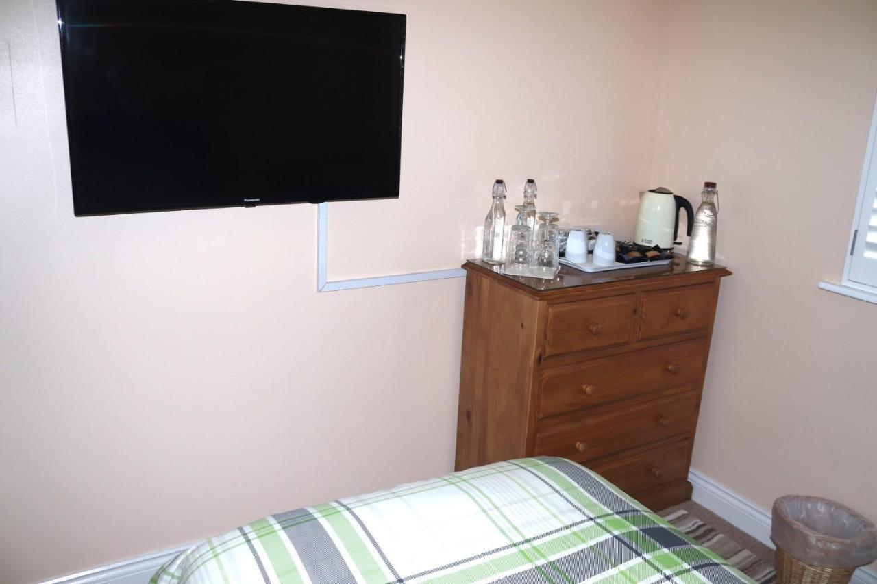 Highworth House Bed & Breakfast Swindon Ngoại thất bức ảnh
