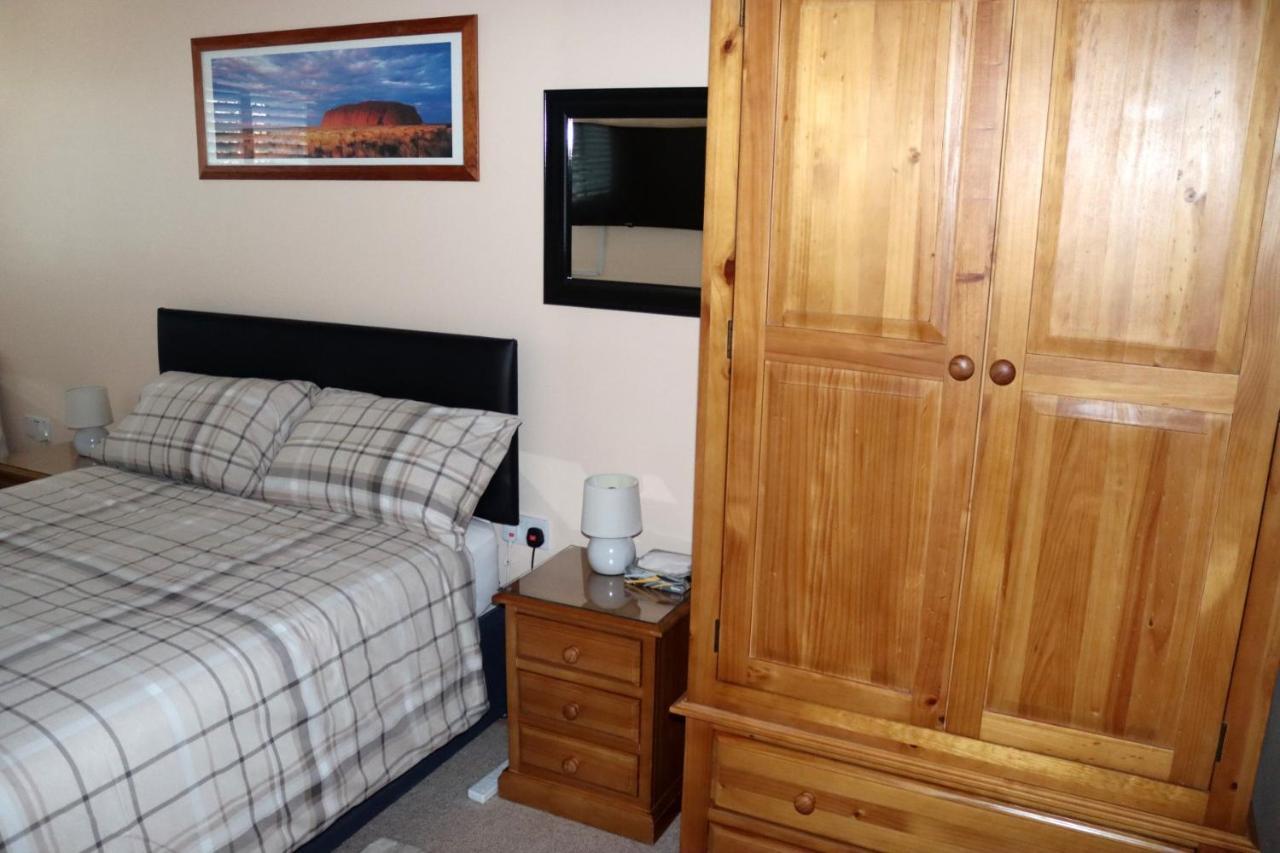 Highworth House Bed & Breakfast Swindon Ngoại thất bức ảnh